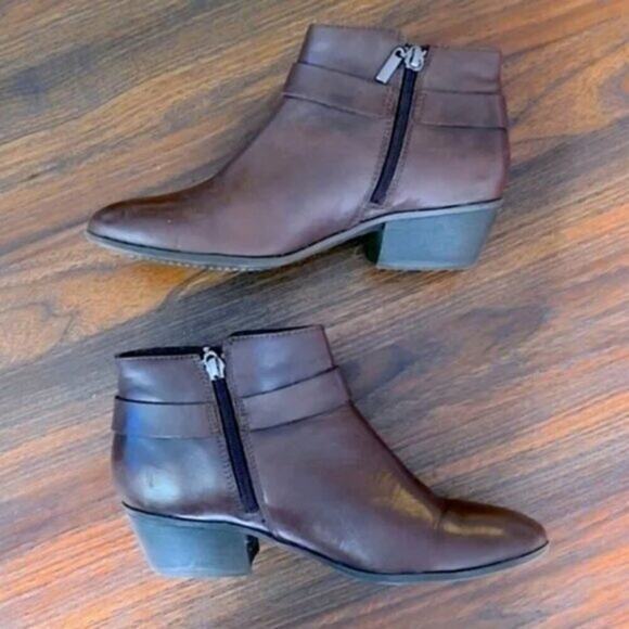 Clarks Women’s Ankle Boots Size 7 Comfort Neutral Leather Quiet Luxury - Picture 2 of 7